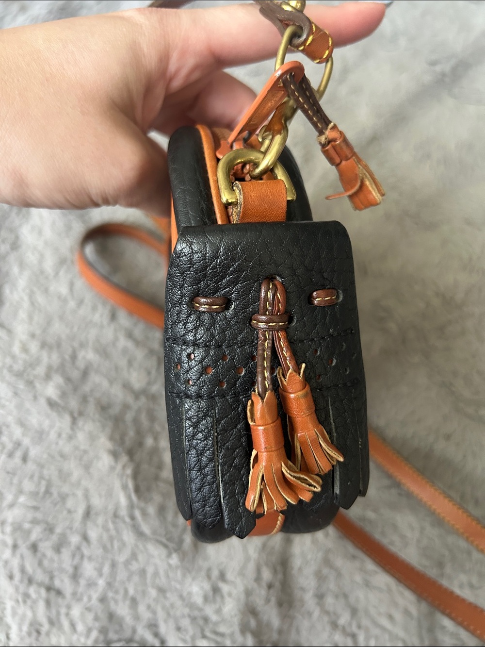 Dooney & Bourke Vintage Leather Kilty Crossbody bag - Picture 4 of 8